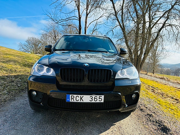 BMW X5 2 of 5