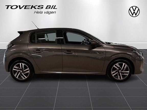 Peugeot 208 2 of 5