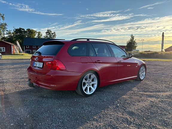 BMW 320d 4 of 5