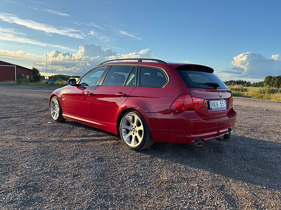 BMW 320d 3 of 5