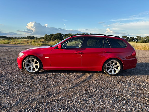 BMW 320d 2 of 5