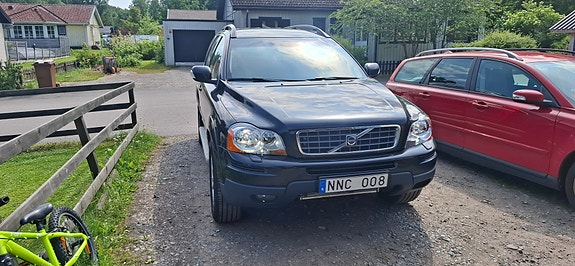 Volvo XC90 2 of 5