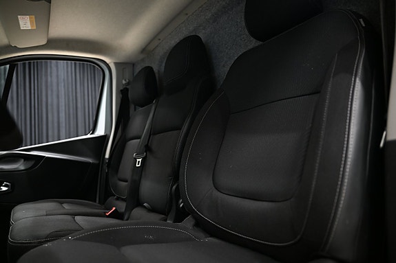 Nissan NV300 16 of 28
