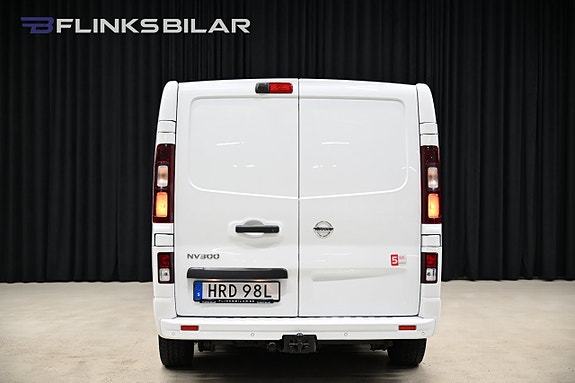 Nissan NV300 9 of 28