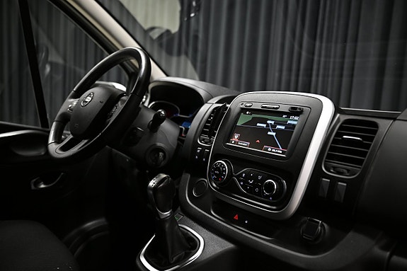 Nissan NV300 28 of 28