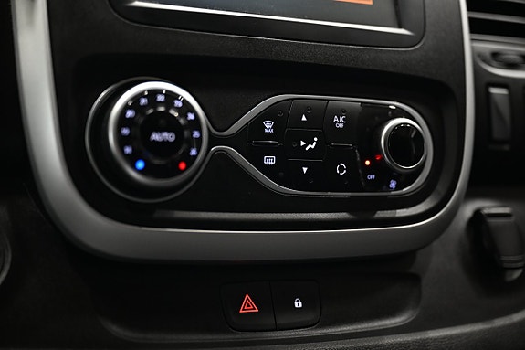 Nissan NV300 23 of 28