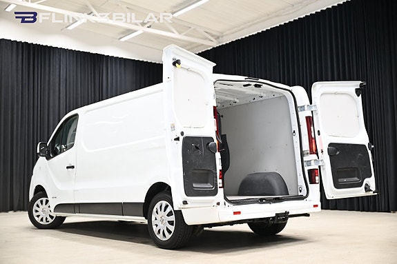 Nissan NV300 6 of 28