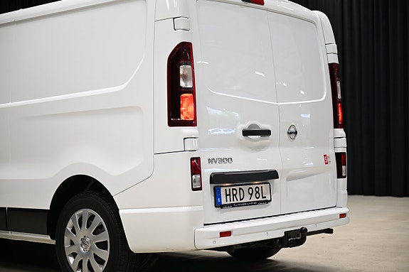 Nissan NV300 12 of 28