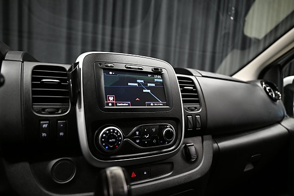 Nissan NV300 27 of 28