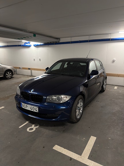 BMW 120d 2 of 5