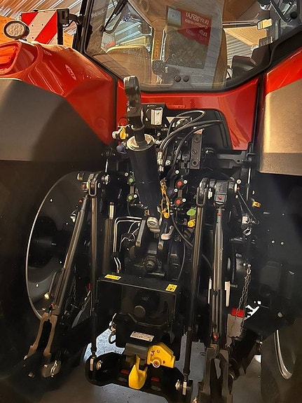Case IH Optum 340 CVXDrive 4 of 5