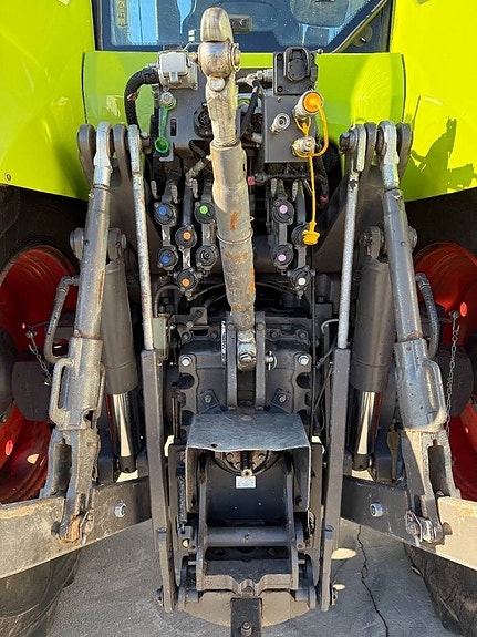 CLAAS Axion 850 5 of 9