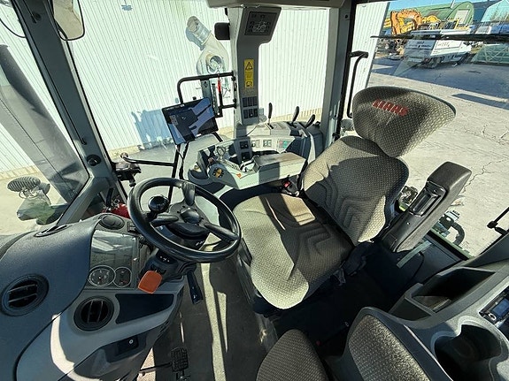 CLAAS Axion 850 9 of 9