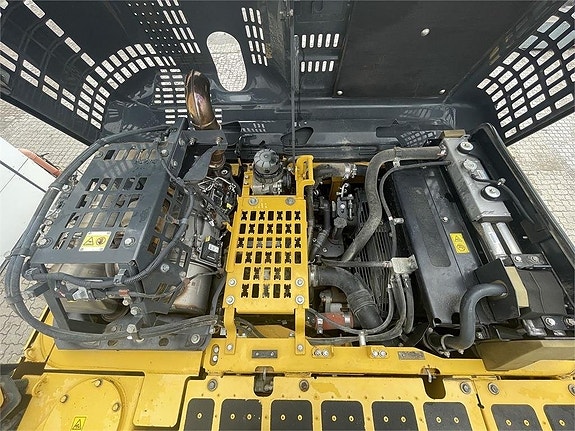 Komatsu PC290LC-11 8 of 14