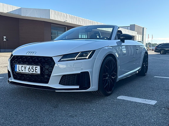 Audi TT 3 of 5