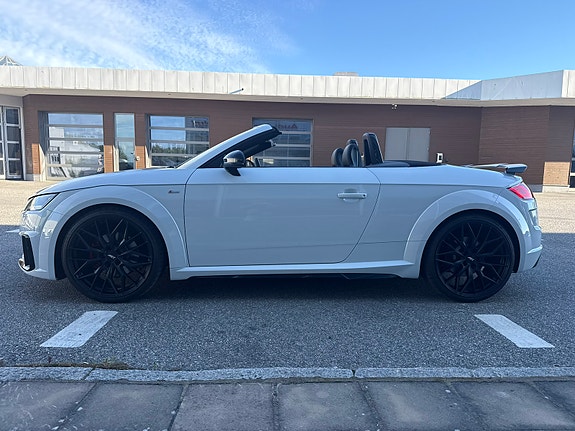 Audi TT 2 of 5