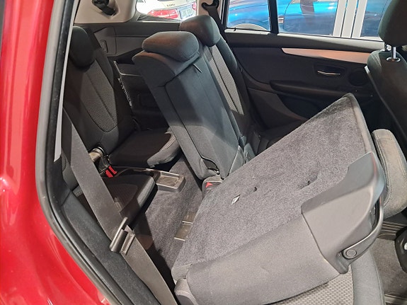 BMW 218 7 of 8