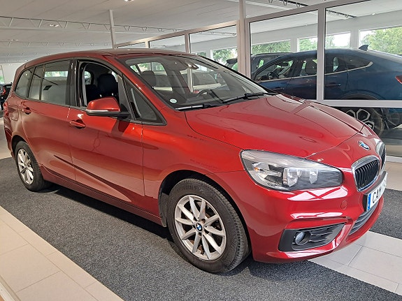 BMW 218 2 of 8
