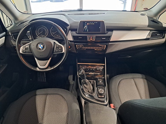 BMW 218 6 of 8