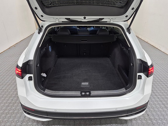 Volkswagen Passat 11 of 11