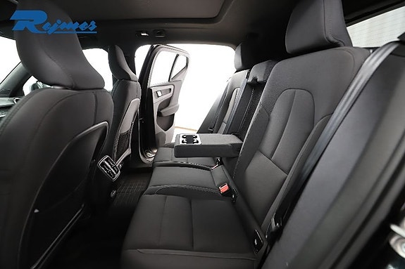 Volvo EX40 9 of 25