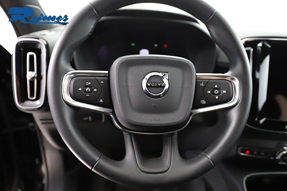 Volvo EX40 13 of 25