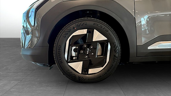 Kia EV3 4 of 13