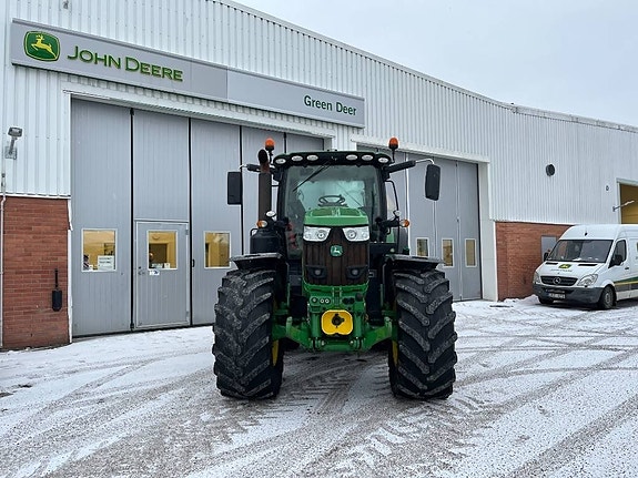 John Deere 6215 R 2 of 10