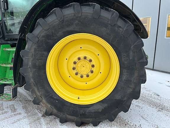John Deere 6215 R 5 of 10