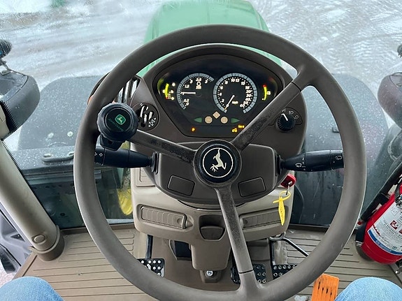 John Deere 6215 R 8 of 10