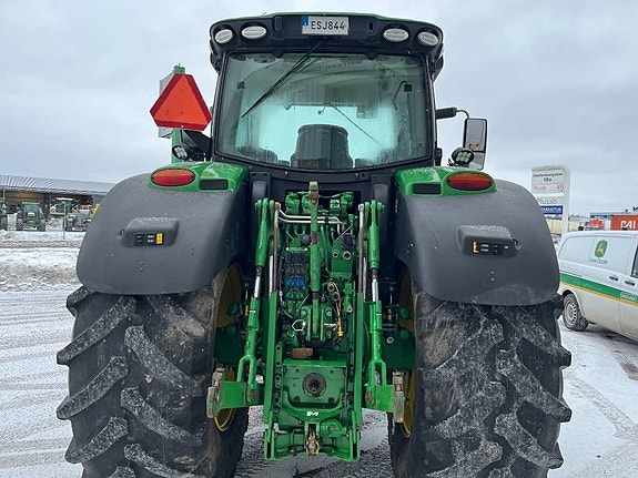 John Deere 6215 R 4 of 10