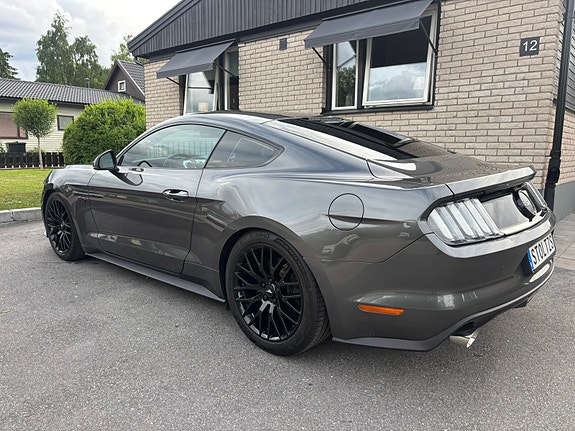 Ford Mustang 3 of 4