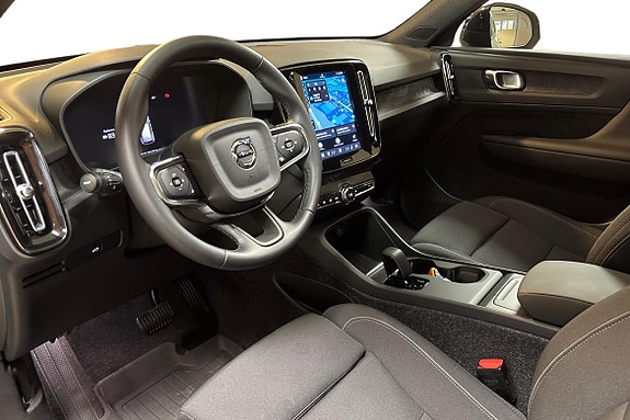 Volvo EX40 8 of 14