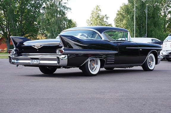 Cadillac Coupé DeVille 2 of 5