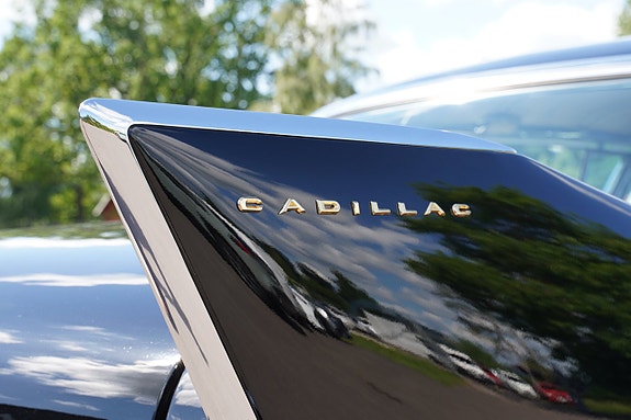 Cadillac Coupé DeVille 3 of 5