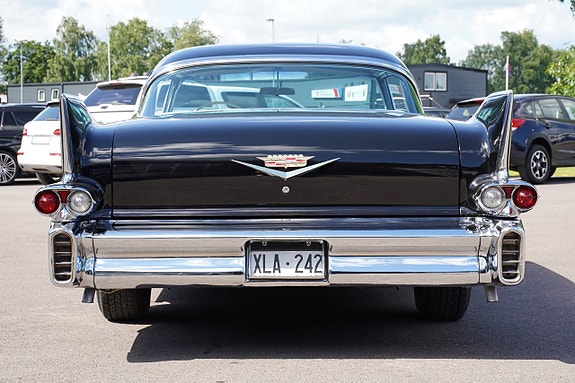 Cadillac Coupé DeVille 4 of 5