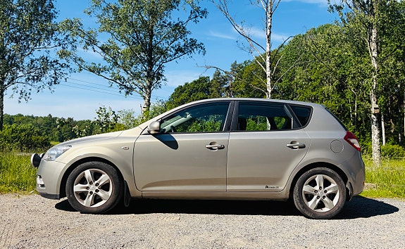 Kia Ceed 2 of 4