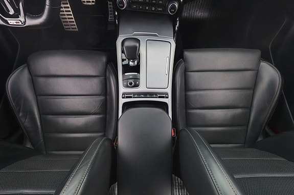 Kia Stinger 14 of 28