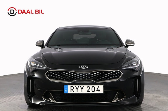 Kia Stinger 2 of 5