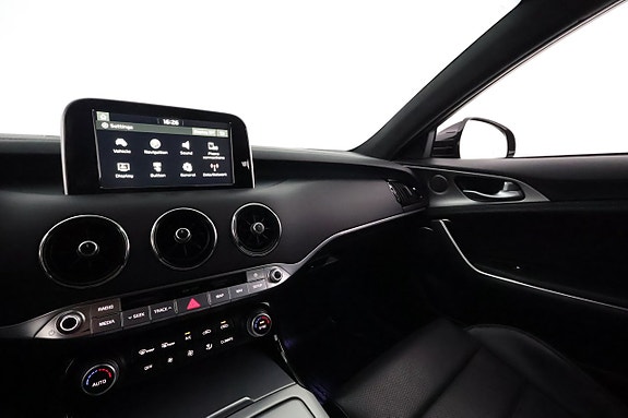 Kia Stinger 23 of 28
