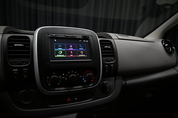 Nissan NV300 21 of 28