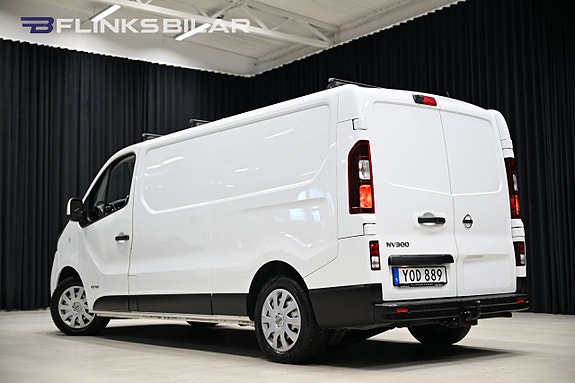 Nissan NV300 5 of 5