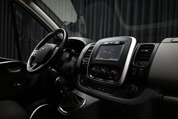 Nissan NV300 27 of 28