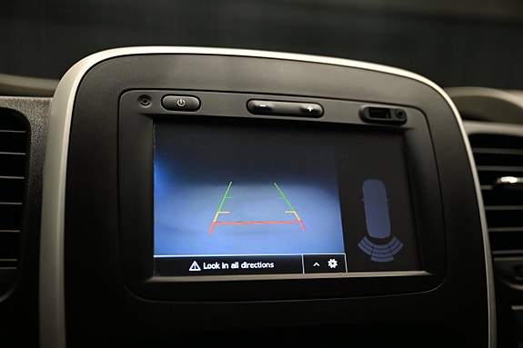 Nissan NV300 19 of 28