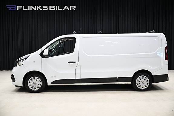 Nissan NV300 3 of 5