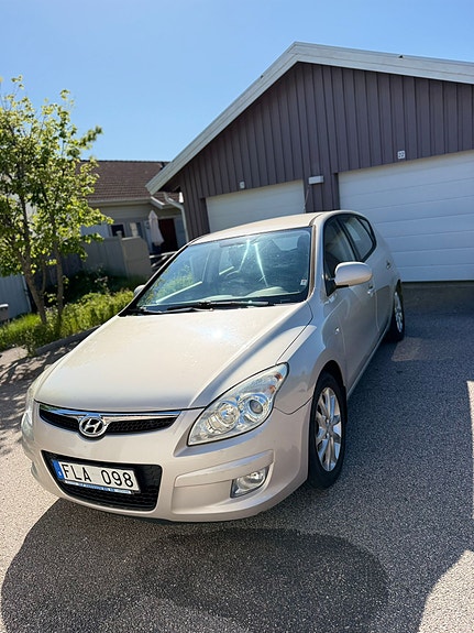 Hyundai i30 2 of 5