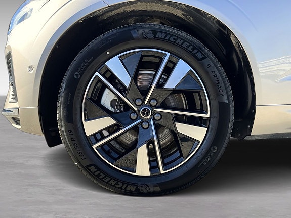 Volvo XC60 8 of 19