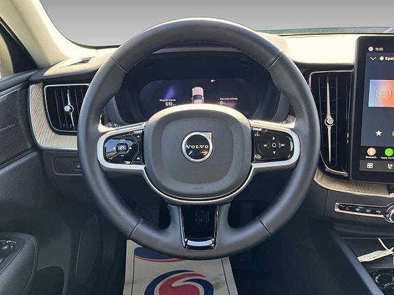 Volvo XC60 14 of 19
