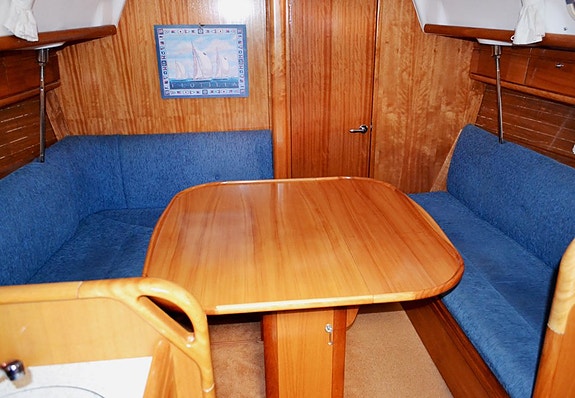 Bavaria 33 Cruiser 3 of 5