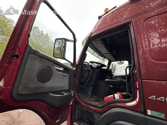 Volvo FM-440 6X2 djurtransport enplans 10 of 27
